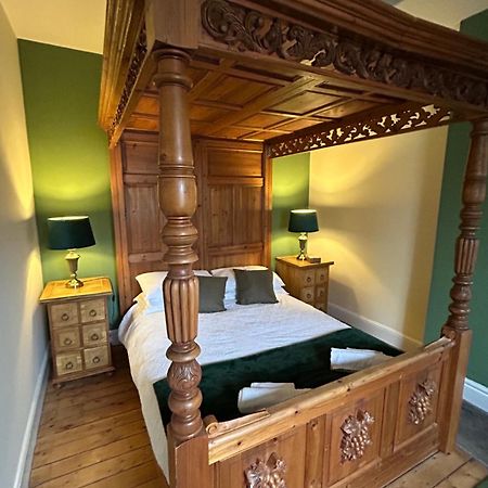 The Buxton Retreat A Luxurious 3-Storey Townhouse With Four Poster Bed And Double Jacuzzi Bath" Экстерьер фото