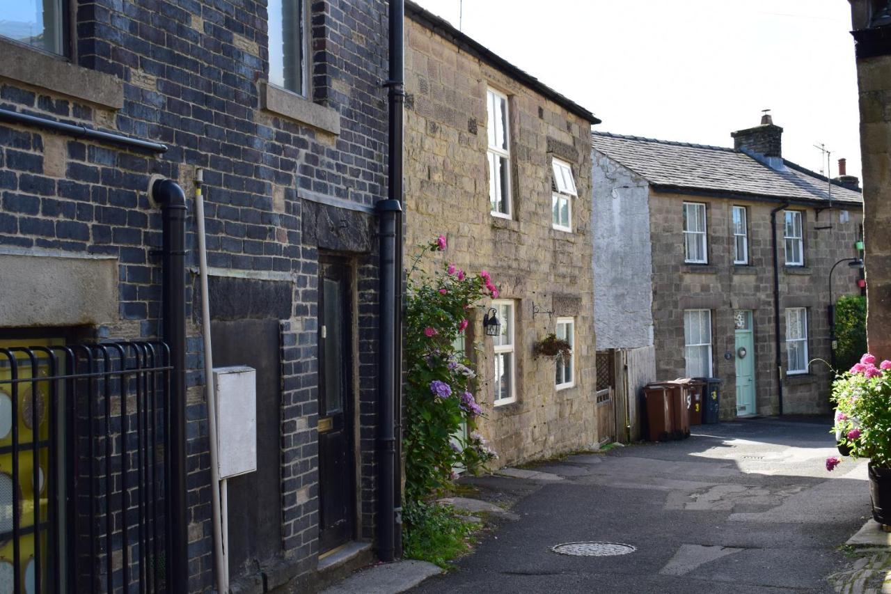 The Buxton Retreat A Luxurious 3-Storey Townhouse With Four Poster Bed And Double Jacuzzi Bath" Экстерьер фото