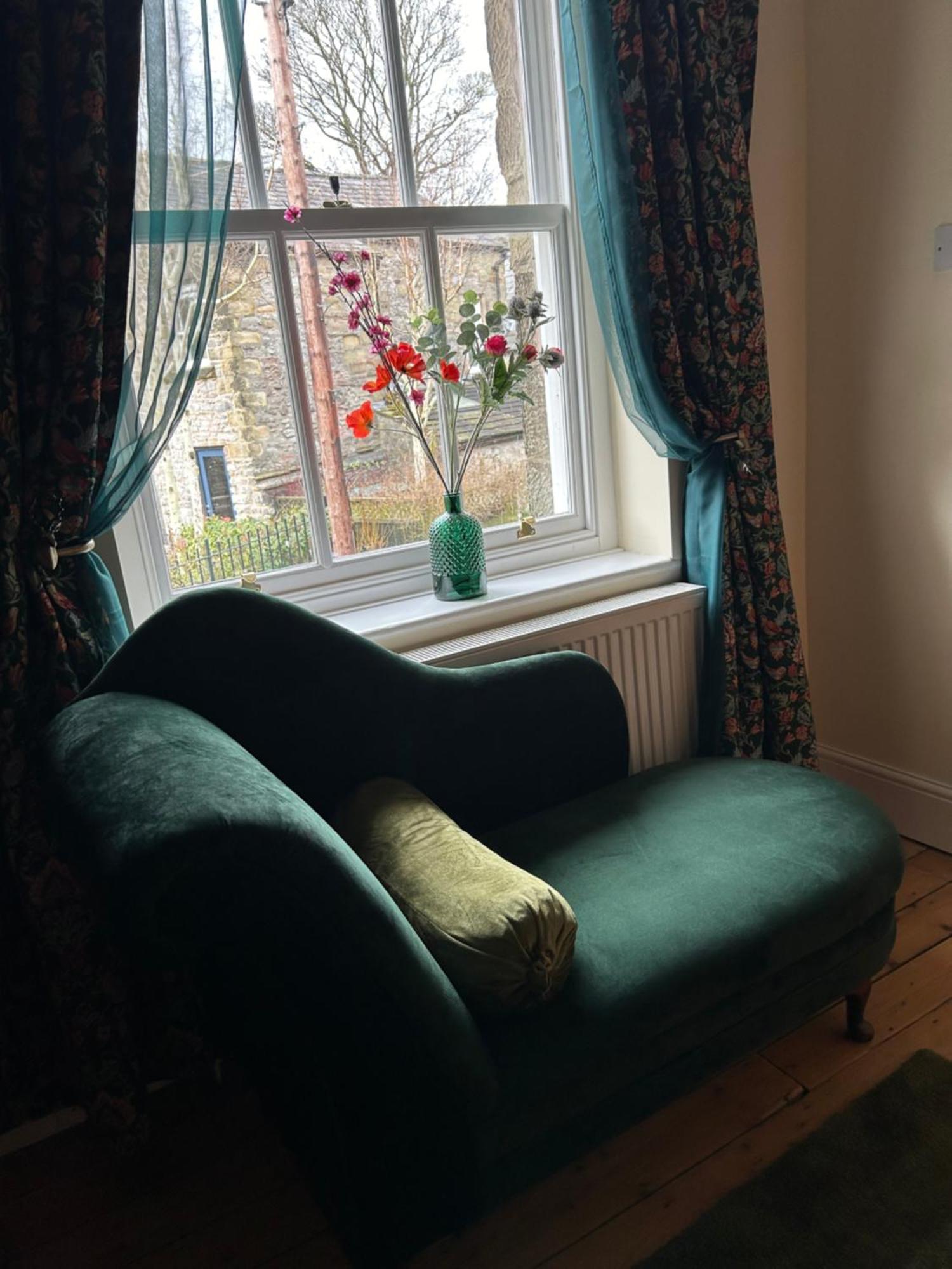 The Buxton Retreat A Luxurious 3-Storey Townhouse With Four Poster Bed And Double Jacuzzi Bath" Экстерьер фото