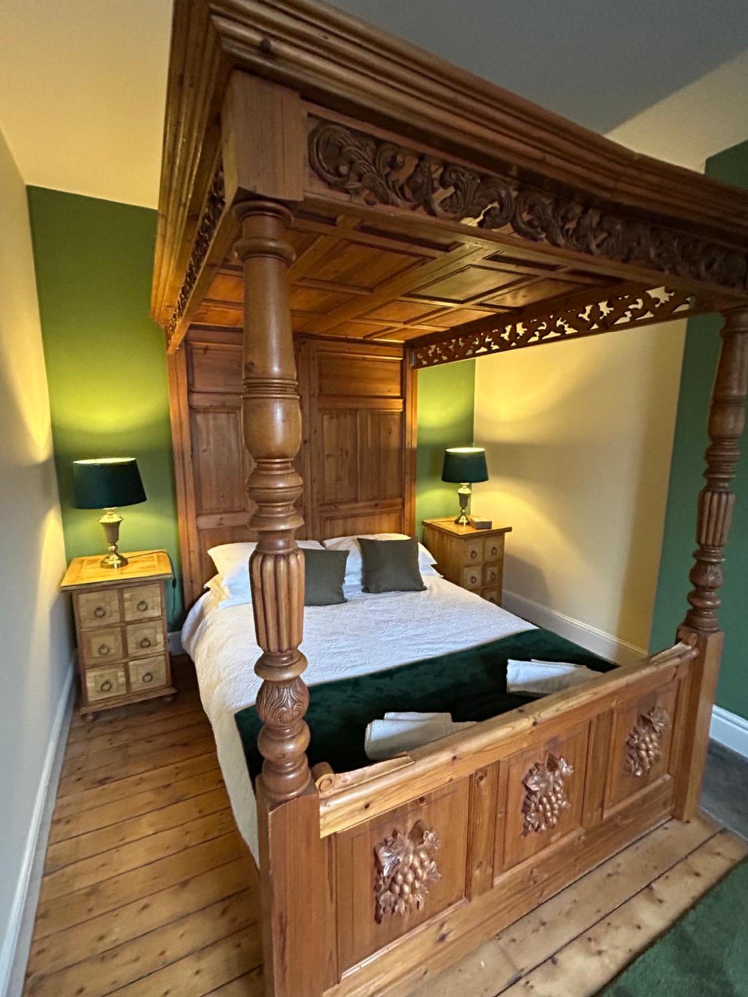 The Buxton Retreat A Luxurious 3-Storey Townhouse With Four Poster Bed And Double Jacuzzi Bath" Экстерьер фото