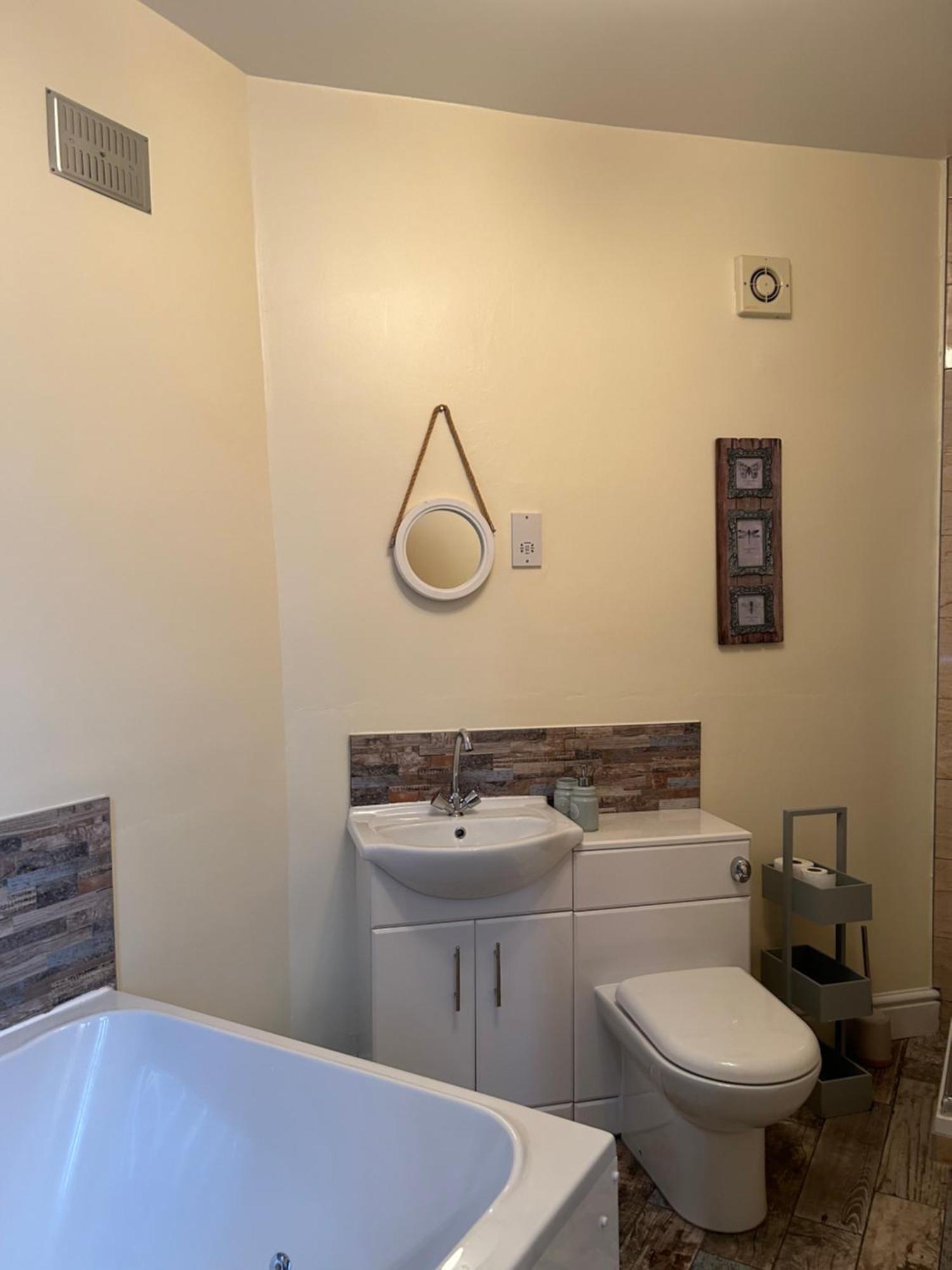 The Buxton Retreat A Luxurious 3-Storey Townhouse With Four Poster Bed And Double Jacuzzi Bath" Экстерьер фото